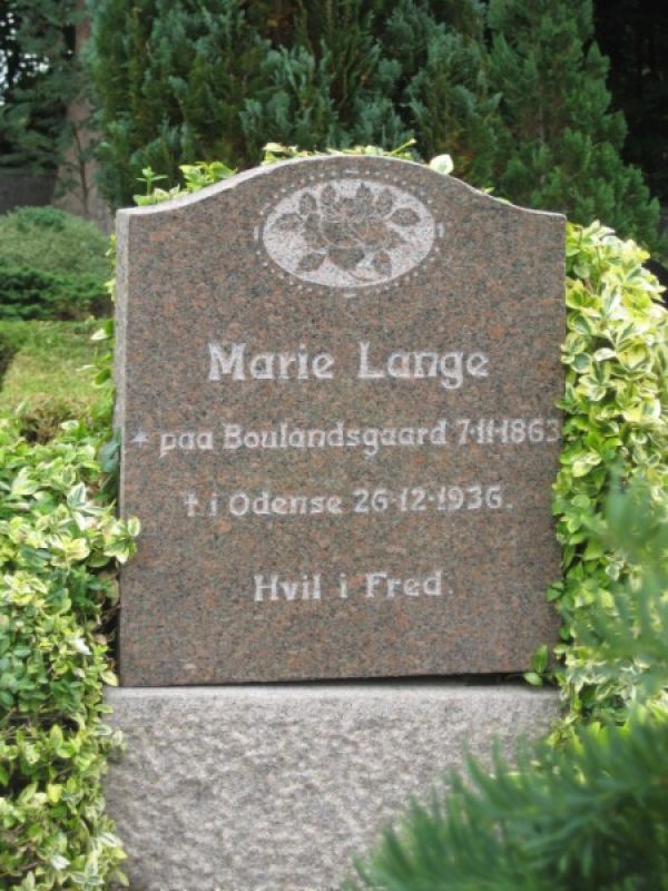 Marie Lange.jpg